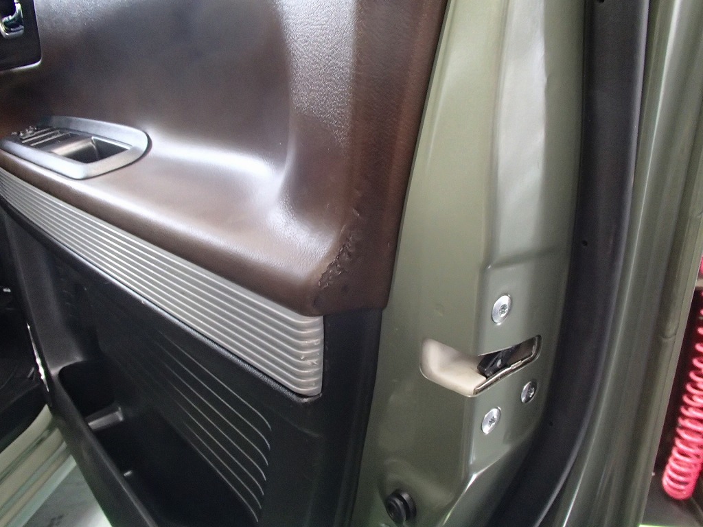 HONDA N-BOX SLASH door trim repair Before01