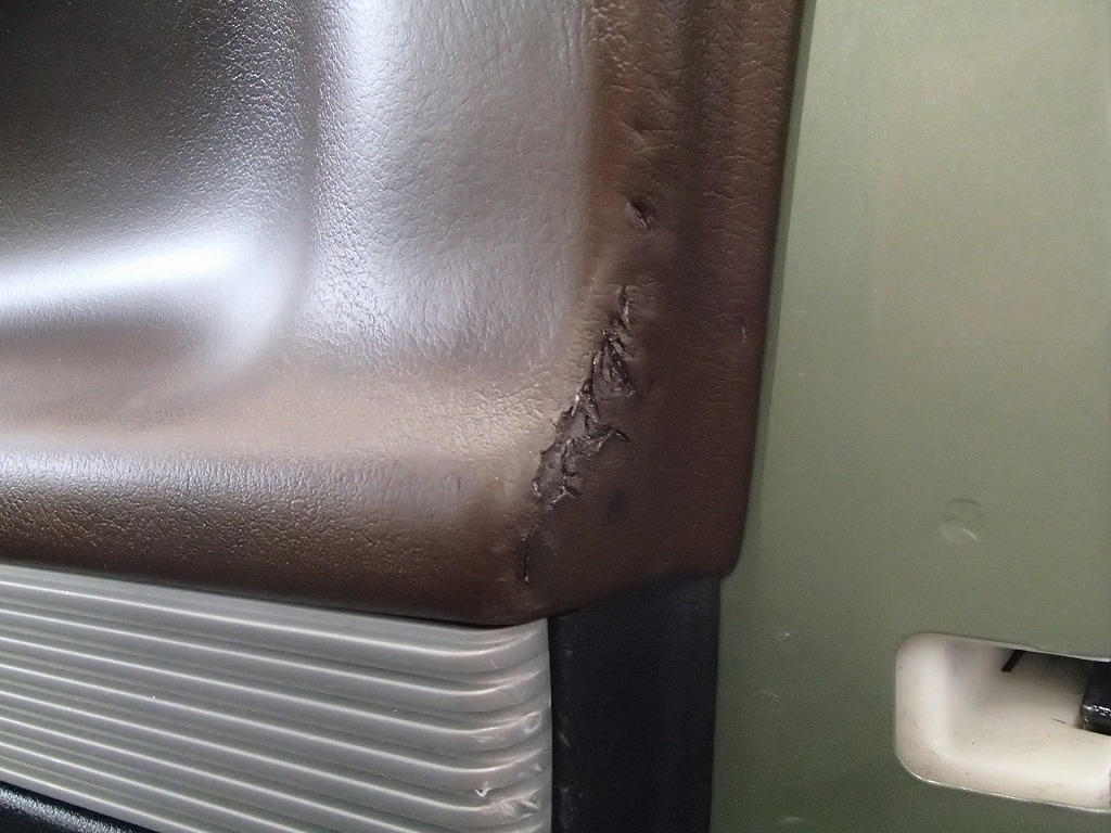 HONDA N-BOX SLASH door trim repair Before02