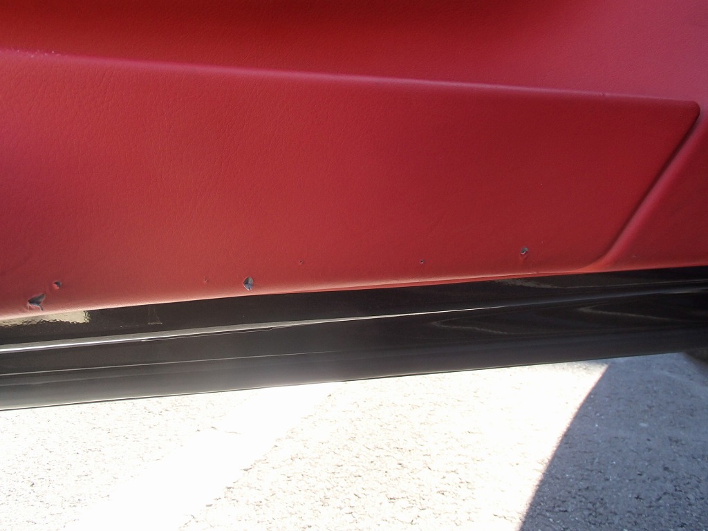 Maserati GranTurismo damaged door trim repair Before02