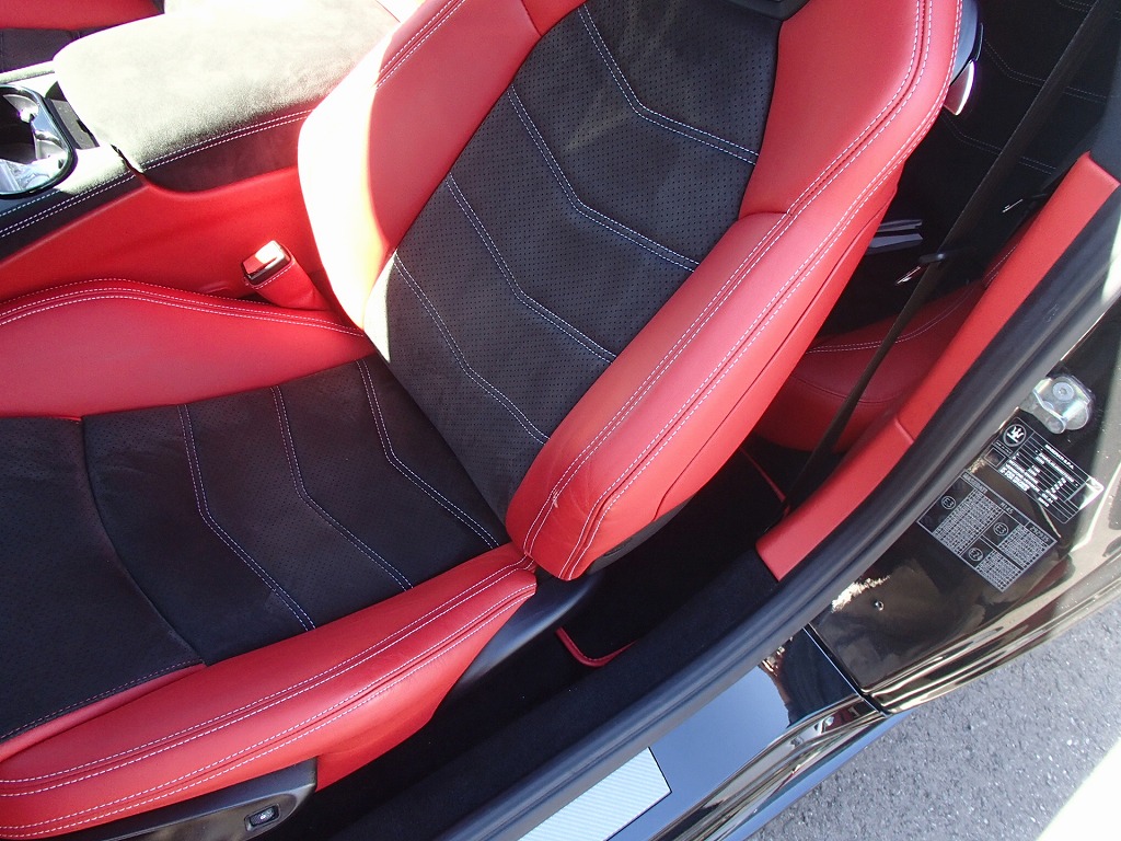 Maserati GranTurismo damaged leather seat repair Before01