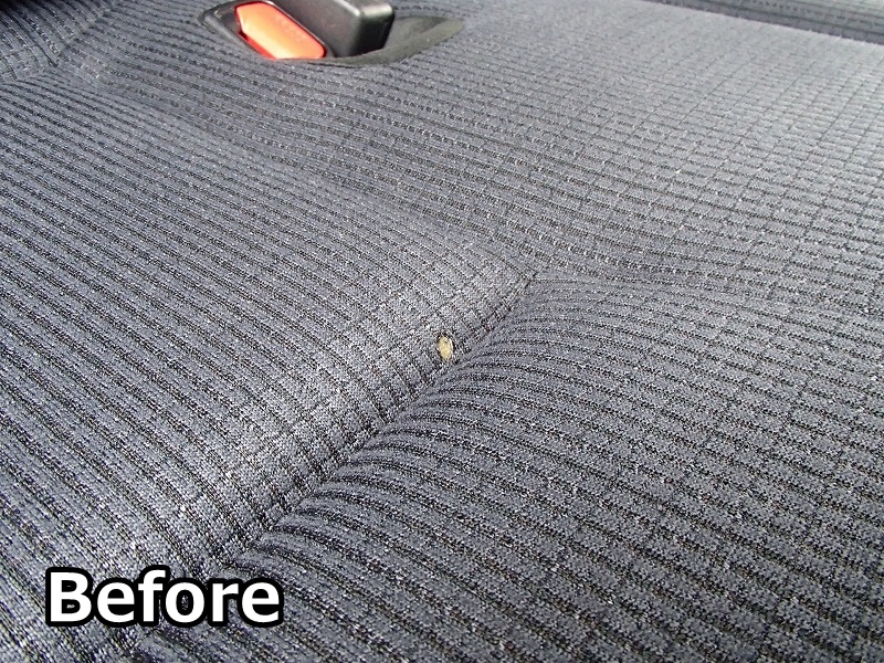 シエンタのシートのタバコの焦げ穴の修理・補修前_02